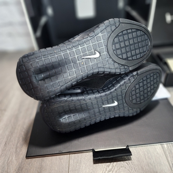 NIKE ADAPT Auto MAX in Triple Black (U.S. Charger) - Picture 9 of 13